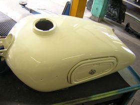 Motorrad: BMW R253 Tank nachher